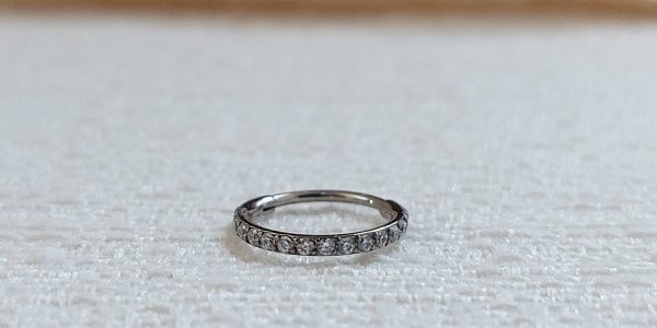 Piercing Argola Cravejada Titânio