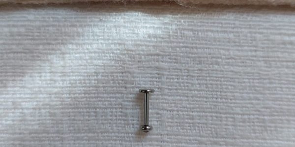 Piercing Labret Ponto de Luz Titânio