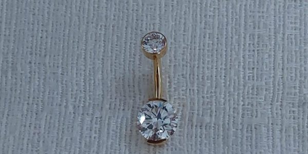 Piercing Banana Dourado Em Titânio