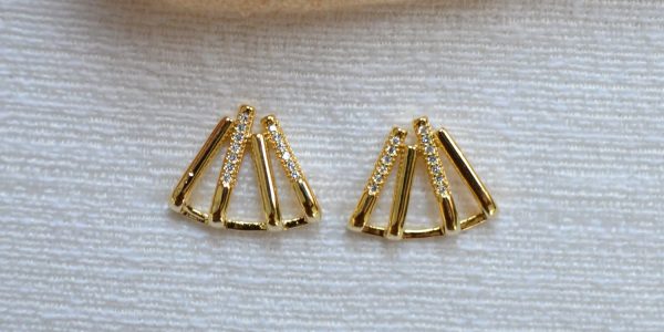 Brinco Quatro Linhas Cravejada/Lisa