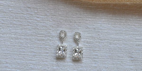 Brinco Quadrado Zircônia Prata