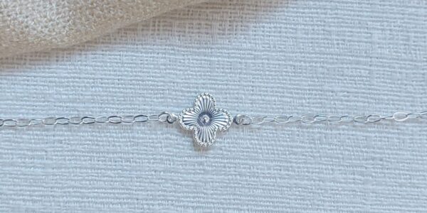 Pulseira Flor Quatro Pétalas Prata