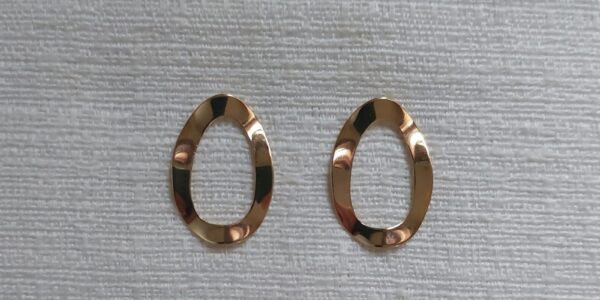 Brinco Oval Vazado