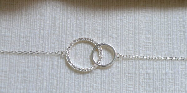 Pulseira Dois Círculos Cravejado/Liso Prata